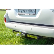 Фаркоп Лидер-Плюс для Toyota Land Cruiser 200 2007-2021 (с накладкой из нерж. стали). Фланцевое крепление. Артикул T110-F(N)