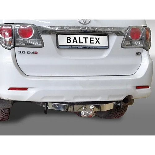 Фаркоп Baltex для Toyota Fortuner I 2013-2015 с накладкой из нержавеющей стали. Фланцевое крепление. Артикул 24258808E