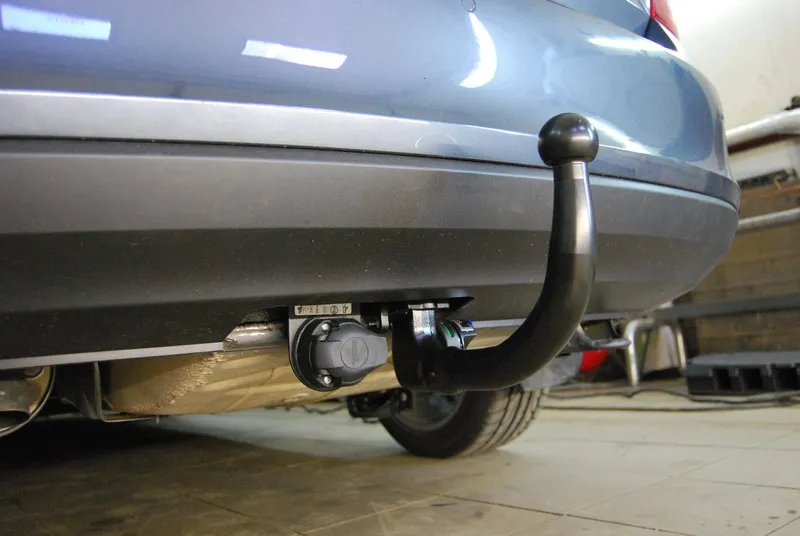 Фаркоп Steinhof для Skoda Rapid лифтбек 2012-2020, 2020-2025. Быстросъемный крюк. Артикул S-311