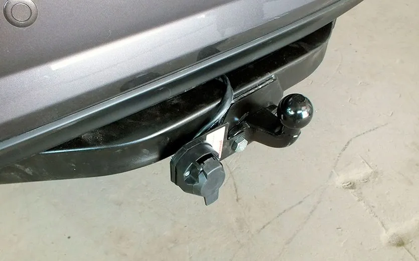 Фаркоп Oris (ранее Bosal) для Toyota Fortuner II 2015-2025. Фланцевое крепление. Артикул 3015-F