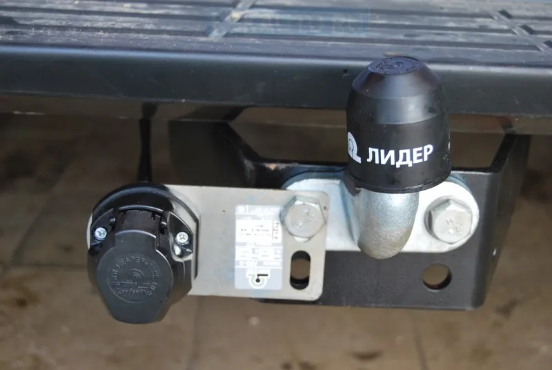 Фаркоп Лидер-Плюс для Toyota Hilux VIII 2015-2025. Фланцевое крепление. Артикул T121-F