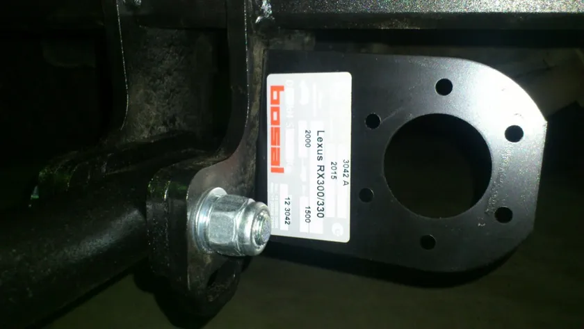 Фаркоп Oris (ранее Bosal) для Toyota Harrier I 1997-2003. Артикул 3042-A Фаркоп Oris (ранее Bosal) для Toyota Harrier I 1997-2003. Артикул 3042-A