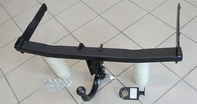 Фаркоп Steinhof для Audi A6 C7 до рестайлинга седан, универсал (вкл. Quattro) 2011-2014. Быстросъемный крюк. Артикул A-099