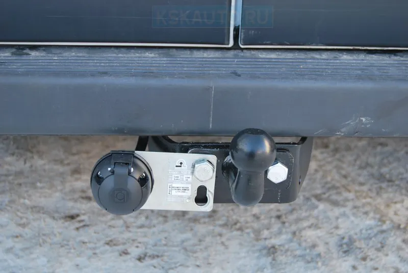 Фаркоп Лидер-Плюс для Peugeot Boxer L2 2006-2025. Фланцевое крепление. Артикул P107-FC