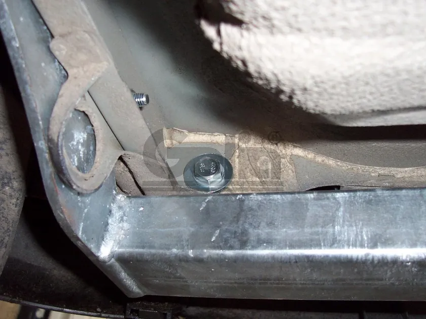 Фаркоп Galia оцинкованный для Renault Symbol I седан 2000-2008. Артикул R083A Фаркоп Galia оцинкованный для Renault Symbol I седан 2000-2008. Артикул R083A