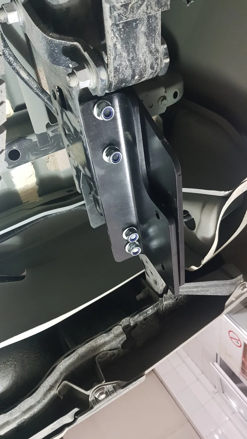 Фаркоп Oris (ранее Bosal) для Toyota Hilux VIII 2015-2025. Фланцевое крепление. Артикул 3093-F Фаркоп Oris (ранее Bosal) для Toyota Hilux VIII 2015-2025. Фланцевое крепление. Артикул 3093-F