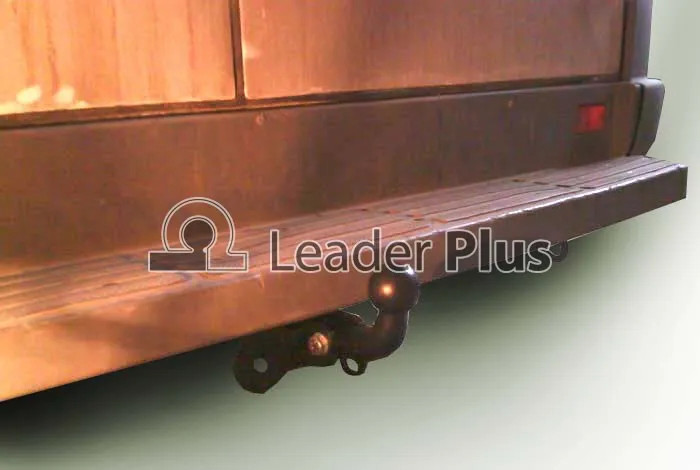 Фаркоп Лидер-Плюс для Mercedes-Benz Sprinter Classic W909 до рестайлинга (база 3,5 без ступеньки) 2013-2020. Фланцевое крепление. Артикул M201-F