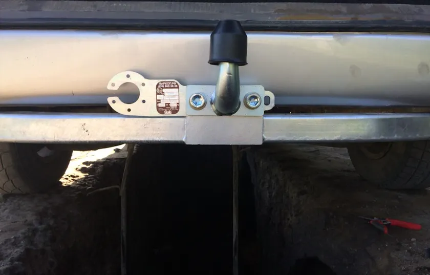 Фаркоп Galia оцинкованный для Toyota Hiace H100 1996-2004 руль слева. Артикул T026A