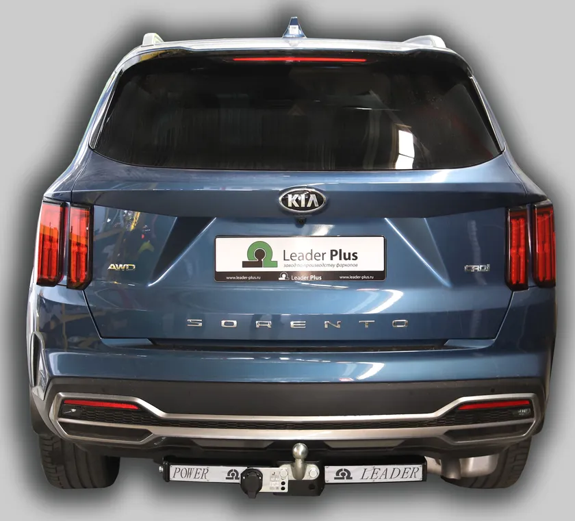 Фаркоп Лидер-Плюс для Kia Sorento IV 2020-2025 с нержавеющей пластиной. Фланцевое крепление. Артикул K132-F(N)