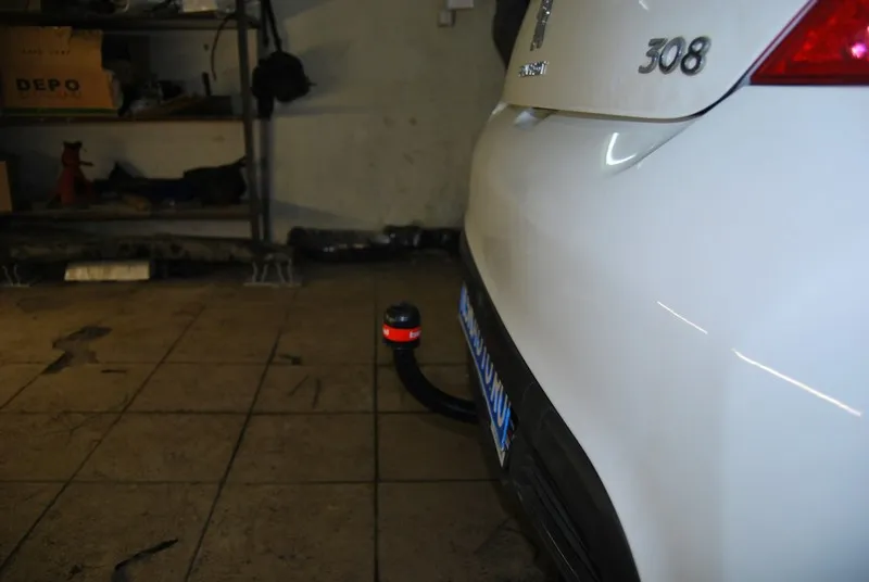 Фаркоп Oris (ранее Bosal) для Peugeot 308 I хэтчбек 2007-2013. Артикул 2555-A