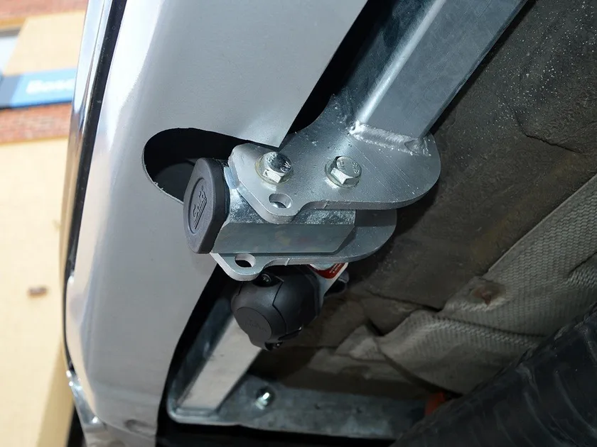 Фаркоп Galia оцинкованный для Land Rover Range Rover III 2002-2012. Быстросъемный крюк. Артикул R050C Фаркоп Galia оцинкованный для Land Rover Range Rover III 2002-2012. Быстросъемный крюк. Артикул R050C