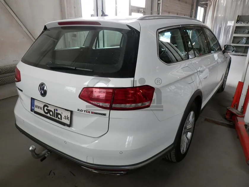 Фаркоп Galia оцинкованный для Volkswagen Passat B8 2014-2025. Артикул V081C Фаркоп Galia оцинкованный для Volkswagen Passat B8 2014-2025. Артикул V081C