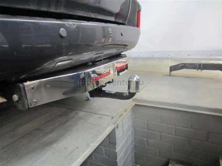 Фаркоп Oris (ранее Bosal) для Lexus GX 460 до рестайлинга 2009-2013 с нержавеющей накладкой. Быстросъемный крюк. Артикул 3082-AK41