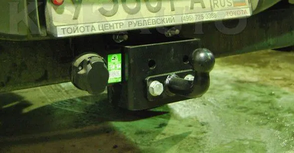 Фаркоп Лидер-Плюс для Toyota Hilux VII Double Cab N2 с подножкой 2008-2015. Фланцевое крепление. Артикул T114-FC