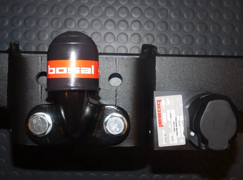 Фаркоп Oris (ранее Bosal) для Volkswagen Crafter минивэн, Van 2006-2016. Фланцевое крепление. Артикул 2250-F Фаркоп Oris (ранее Bosal) для Volkswagen Crafter минивэн, Van 2006-2016. Фланцевое крепление. Артикул 2250-F