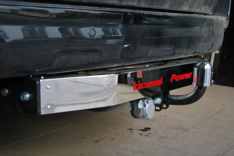 Тюнинговый фаркоп Bosal с металлической накладкой для Lexus GX 460 2014-2025. Фланцевое крепление. Артикул 3096-ABP