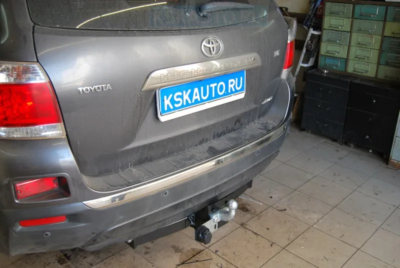 Фаркоп Лидер-Плюс для Toyota Highlander II 2010-2013. Фланцевое крепление. Артикул T119-F Фаркоп Лидер-Плюс для Toyota Highlander II 2010-2013. Фланцевое крепление. Артикул T119-F