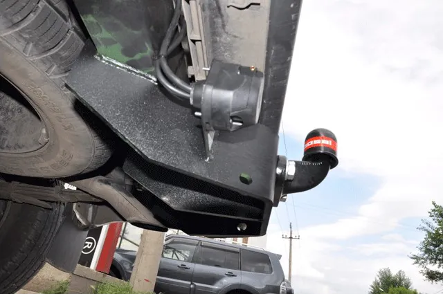 Фаркоп Oris (ранее Bosal) для Nissan Navara D40 (со ступенькой) 2005-2015. Фланцевое крепление. Артикул 4360-F Фаркоп Oris (ранее Bosal) для Nissan Navara D40 (со ступенькой) 2005-2015. Фланцевое крепление. Артикул 4360-F